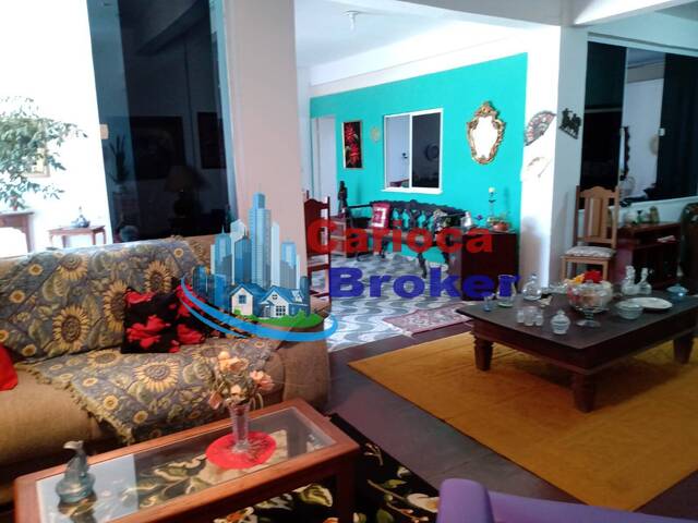 Casa em Pedra de Guaratiba com estrutura de alto nível